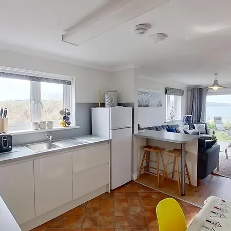C33 Silver Spray, Riviere Towans Holiday home *